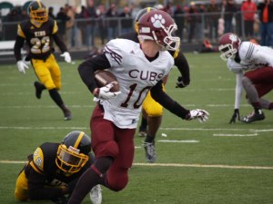 Scott Nelson escapes the sack